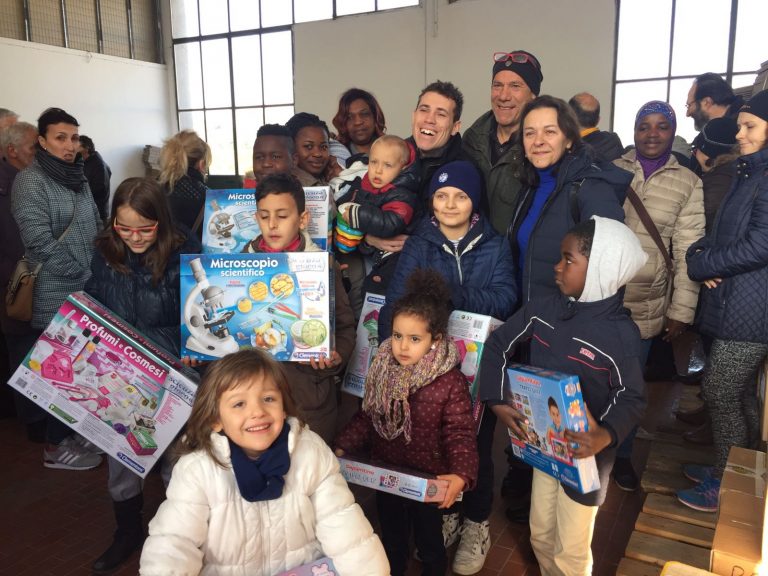Pacchi di Natale personalizzati donati al centro di Solidatietà - Fondazione Girolamo Colonna