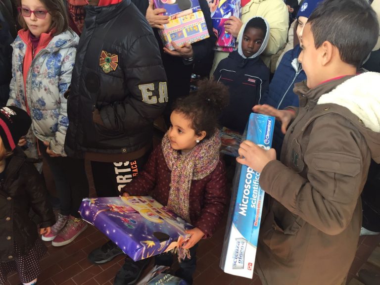 Pacchi di Natale personalizzati donati al centro di Solidatietà - Fondazione Girolamo Colonna